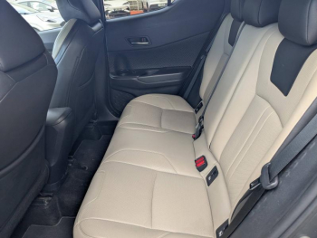 Photo 16 du bon plan TOYOTA C-HR 122h Edition 2WD E-CVT RC18 occasion à 16990 €