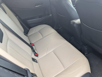 Photo 17 du bon plan TOYOTA C-HR 122h Edition 2WD E-CVT RC18 occasion à 16990 €