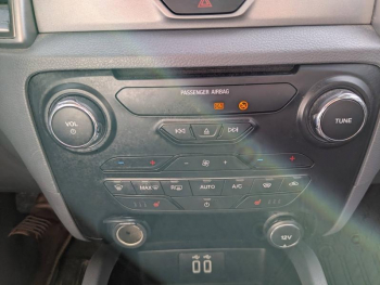 Photo 24 du bon plan FORD Ranger VUL 3.2 TDCi 200ch Double Cabine Limited BVA occasion à 29963 €