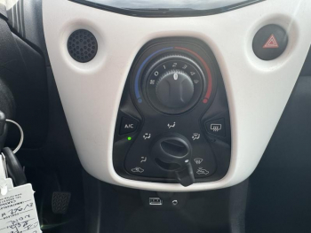 Photo 19 du bon plan CITROEN C1 PureTech 82 Feel 5p occasion à 7490 €