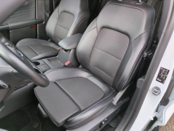 Photo 16 du bon plan FORD Kuga 2.5 Duratec 190ch FHEV E85 Titanium BVA occasion à 25400 €