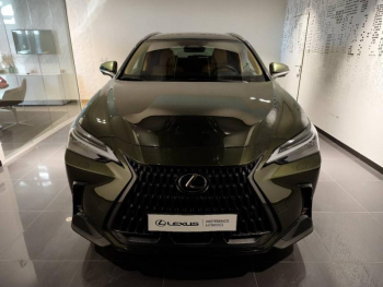 Photo 2 du bon plan LEXUS NX 450h+ Luxe 4WD Pack Design occasion à 49990 €