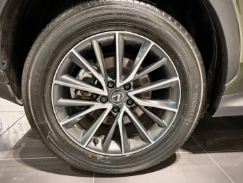 Photo 8 du bon plan LEXUS NX 450h+ Luxe 4WD Pack Design occasion à 49990 €