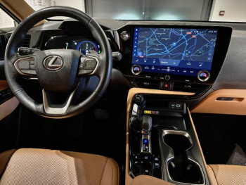 Photo 18 du bon plan LEXUS NX 450h+ Luxe 4WD Pack Design occasion à 49990 €