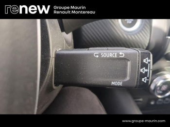 Photo 21 du bon plan RENAULT Captur 1.6 E-Tech hybride 145ch Engineered occasion à 22490 €