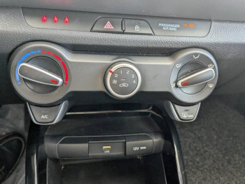 Photo 16 du bon plan KIA Stonic 1.0 T-GDi 120ch MHEV GT Line iBVM6 occasion à 14490 €