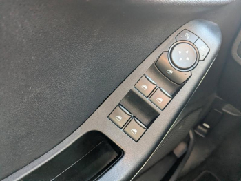 Photo 16 du bon plan FORD Fiesta 1.0 Flexifuel 95ch ST-Line 5p occasion à 15923 €