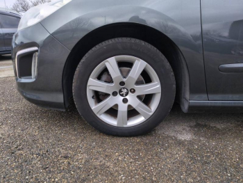 Photo 9 du bon plan PEUGEOT 308 1.6 e-HDi112 FAP Sportium 5p occasion à 5780 €