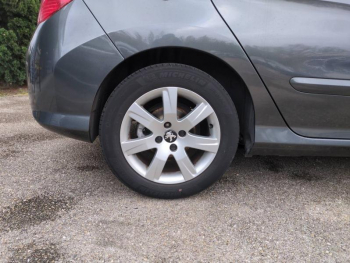 Photo 12 du bon plan PEUGEOT 308 1.6 e-HDi112 FAP Sportium 5p occasion à 5780 €