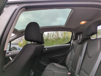 Photo 16 du bon plan PEUGEOT 308 1.6 e-HDi112 FAP Sportium 5p occasion à 5780 €