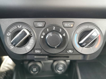 Photo 14 du bon plan SUZUKI Swift 1.2 Dualjet Hybrid 83ch Avantage occasion à 13990 €