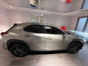 Photo 4 du bon plan LEXUS UX 250h 2WD Luxe Plus MY22 occasion à 27990 €