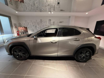 Photo 8 du bon plan LEXUS UX 250h 2WD Luxe Plus MY22 occasion à 27990 €