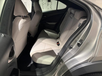 Photo 12 du bon plan LEXUS UX 250h 2WD Luxe Plus MY22 occasion à 27990 €