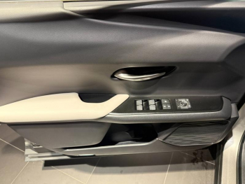 Photo 13 du bon plan LEXUS UX 250h 2WD Luxe Plus MY22 occasion à 27990 €