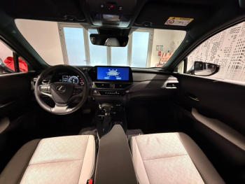 Photo 15 du bon plan LEXUS UX 250h 2WD Luxe Plus MY22 occasion à 27990 €