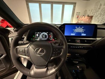 Photo 17 du bon plan LEXUS UX 250h 2WD Luxe Plus MY22 occasion à 27990 €