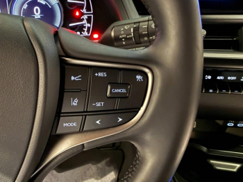 Photo 21 du bon plan LEXUS UX 250h 2WD Luxe Plus MY22 occasion à 27990 €