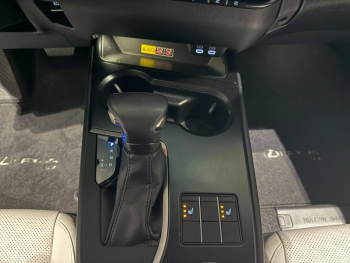 Photo 24 du bon plan LEXUS UX 250h 2WD Luxe Plus MY22 occasion à 27990 €