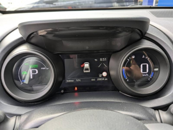 Photo 9 du bon plan TOYOTA Yaris Cross 116h Dynamic Business + Programme Beyond Zero Academy MY22 occasion à 22490 €