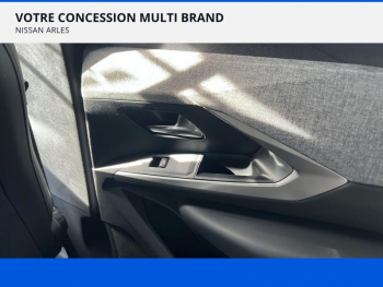 Photo 27 du bon plan PEUGEOT 3008 1.2 Hybrid 136ch Allure e-DCS6 occasion à 27900 €