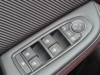 Photo 18 du bon plan RENAULT Clio 1.6 E-Tech hybride 140ch RS Line -21N occasion à 14900 €