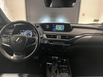 Photo 16 du bon plan LEXUS UX 250h 2WD Luxe Plus MY21 occasion à 24990 €
