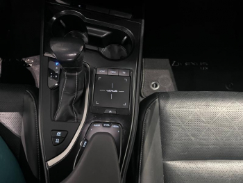 Photo 17 du bon plan LEXUS UX 250h 2WD Luxe Plus MY21 occasion à 24990 €