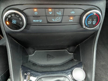 Photo 18 du bon plan FORD Fiesta 1.1 85ch Cool & Connect 5p Euro6.2 occasion à 12670 €