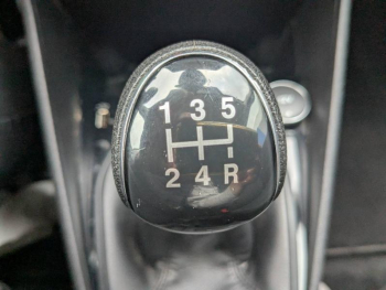 Photo 19 du bon plan FORD Fiesta 1.1 85ch Cool & Connect 5p Euro6.2 occasion à 12670 €