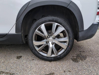 Photo 11 du bon plan PEUGEOT 2008 1.2 PureTech 130ch E6.c Allure S&S occasion à 7990 €