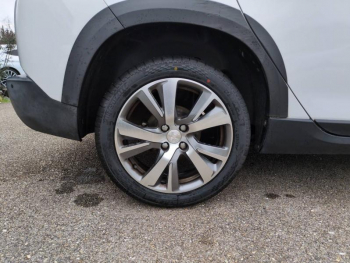 Photo 12 du bon plan PEUGEOT 2008 1.2 PureTech 130ch E6.c Allure S&S occasion à 7990 €