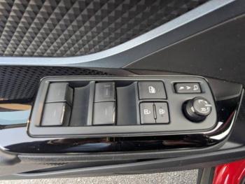 Photo 12 du bon plan TOYOTA C-HR 184h Collection 2WD E-CVT MY20 occasion à 21950 €