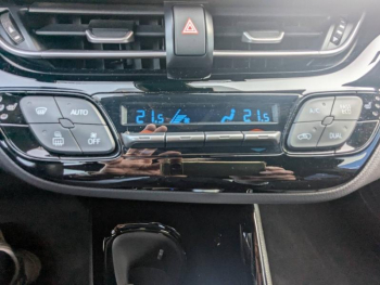 Photo 19 du bon plan TOYOTA C-HR 184h Collection 2WD E-CVT MY20 occasion à 21950 €