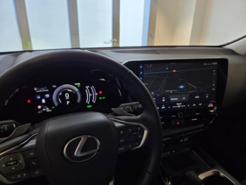 Photo 5 du bon plan LEXUS NX 450h+ Luxe 4WD occasion à 48990 €