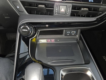 Photo 10 du bon plan LEXUS NX 450h+ Luxe 4WD occasion à 48990 €