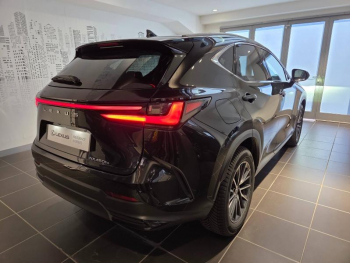 Photo 20 du bon plan LEXUS NX 450h+ Luxe 4WD occasion à 48990 €