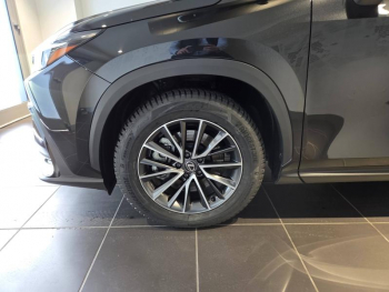 Photo 21 du bon plan LEXUS NX 450h+ Luxe 4WD occasion à 48990 €