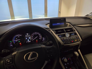 Photo 4 du bon plan LEXUS NX 300h 4WD Pack Business occasion à 23490 €