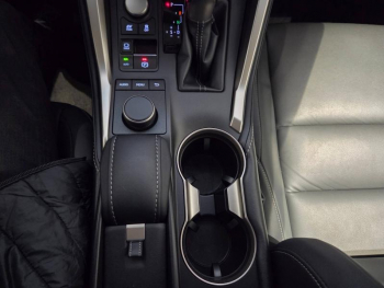 Photo 9 du bon plan LEXUS NX 300h 4WD Pack Business occasion à 23490 €