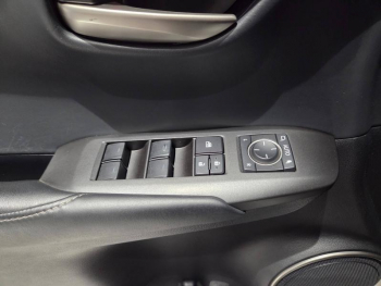 Photo 10 du bon plan LEXUS NX 300h 4WD Pack Business occasion à 23490 €