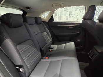 Photo 13 du bon plan LEXUS NX 300h 4WD Pack Business occasion à 23490 €