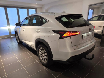 Photo 14 du bon plan LEXUS NX 300h 4WD Pack Business occasion à 23490 €