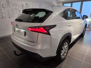 Photo 16 du bon plan LEXUS NX 300h 4WD Pack Business occasion à 23490 €