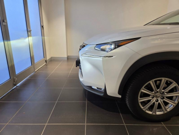 Photo 21 du bon plan LEXUS NX 300h 4WD Pack Business occasion à 23490 €