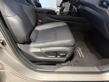 Photo 13 du bon plan LEXUS UX 300e Executive occasion à 26900 €