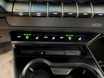 Photo 19 du bon plan LEXUS UX 300e Executive occasion à 26900 €