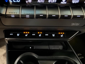 Photo 20 du bon plan LEXUS UX 300e Executive occasion à 26900 €