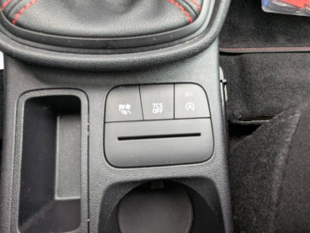 Photo 17 du bon plan FORD Fiesta 1.0 Flexifuel 95ch ST-Line 5p occasion à 16489 €