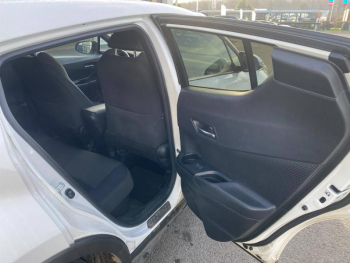 Photo 15 du bon plan TOYOTA C-HR 122h Edition 2WD E-CVT  MC19 occasion à 18990 €